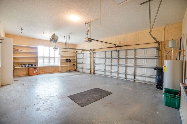 Building Photo - Spacious 3-Bed Home in Magnolia Plantation...