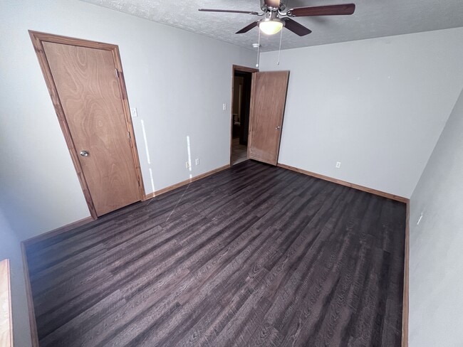 Building Photo - 10 Marie Ln