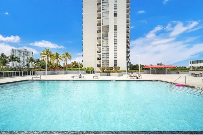 Building Photo - 3625 N Country Club Dr