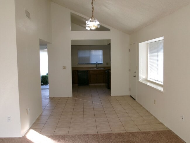 Building Photo - LAURELGLEN ! Application Pending