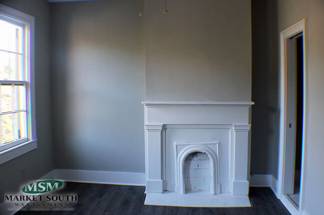 Building Photo - ***APPLICATION PENDING!! WALK TO FORSYTH!