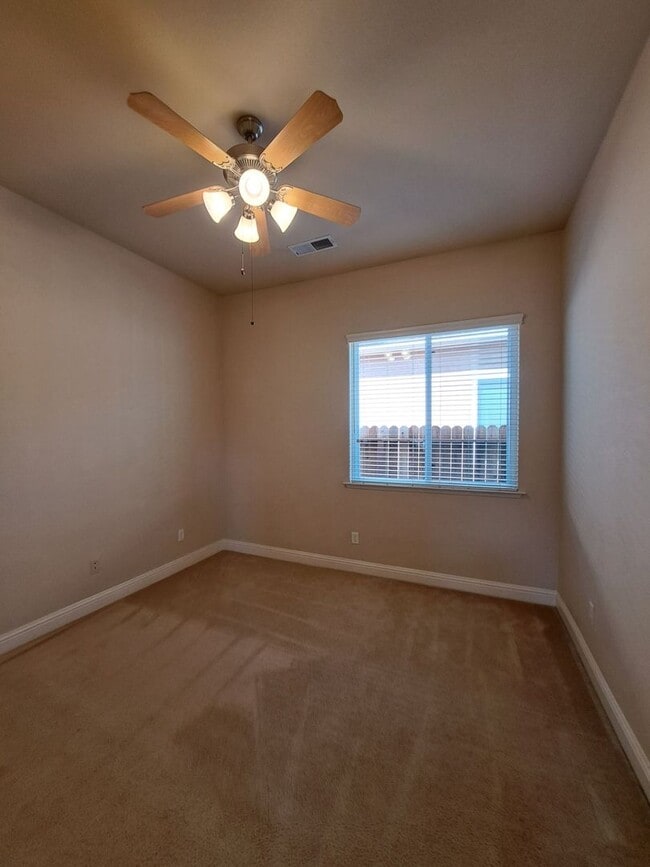 Building Photo - Charming 4 Bedroom House To Call Home!