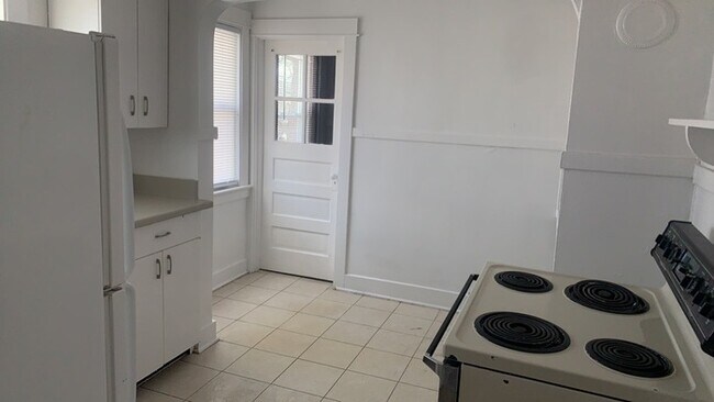 Building Photo - 128.5 Pointview