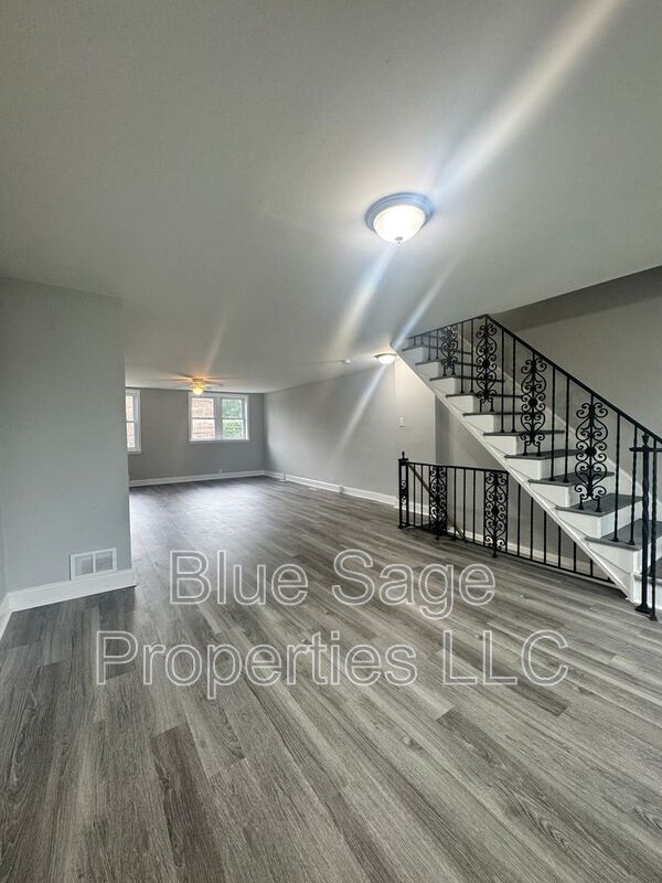 Building Photo - 398 Westmont Dr