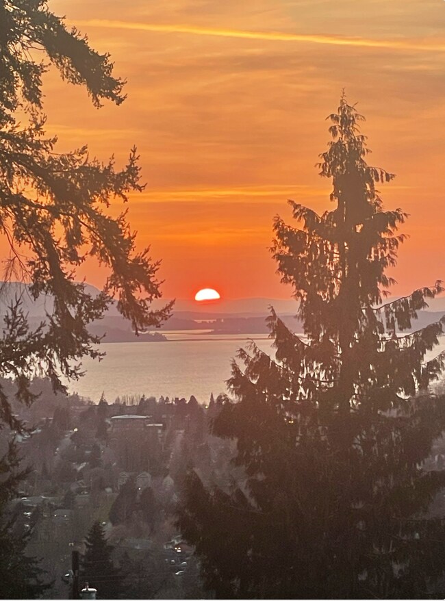 Building Photo - 1202 39th St