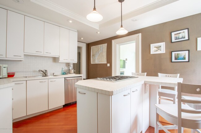 Building Photo - 905 Broad St