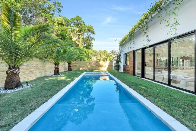 Building Photo - 34 SW 26th Rd