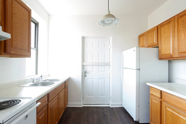 3627.Dickens.3A-2 - 3625 W. Dickens St.