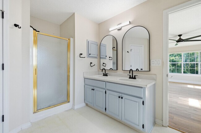 Building Photo - 4881 Traxx St