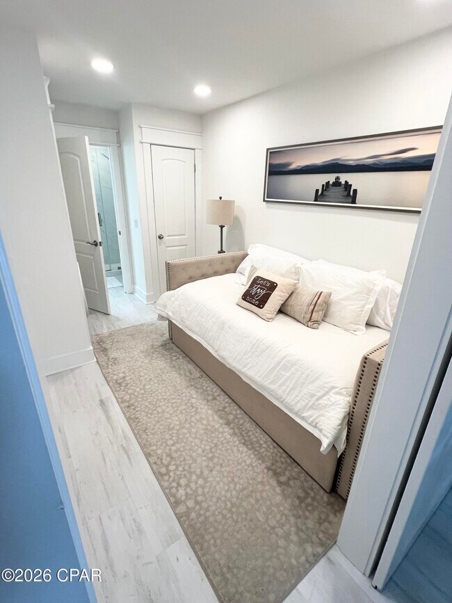 Building Photo - 7813 N Lagoon Dr