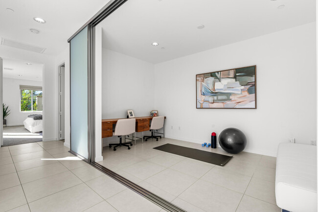 Building Photo - 57887 Salida del Sol