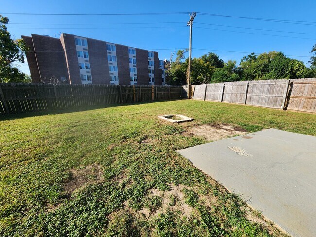 Building Photo - 313 Sawgrass Dr