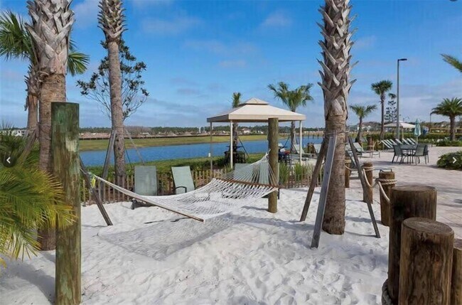 Building Photo - 4700 Sleepy Hollow Dr