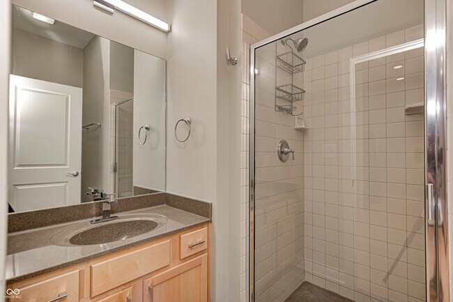 Building Photo - 350 N Meridian St