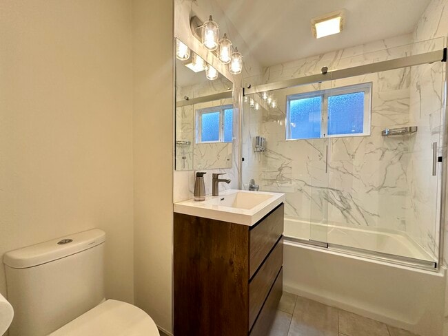 Building Photo - 1717 Gladstone Ave