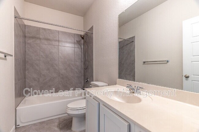 Building Photo - 405 Sika Way
