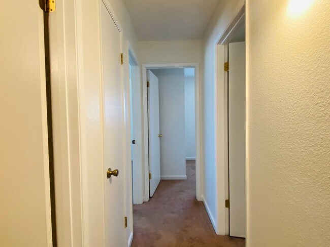 Building Photo - $2,050 Ashlan & Fowler, 3 Bedroom Home - H...