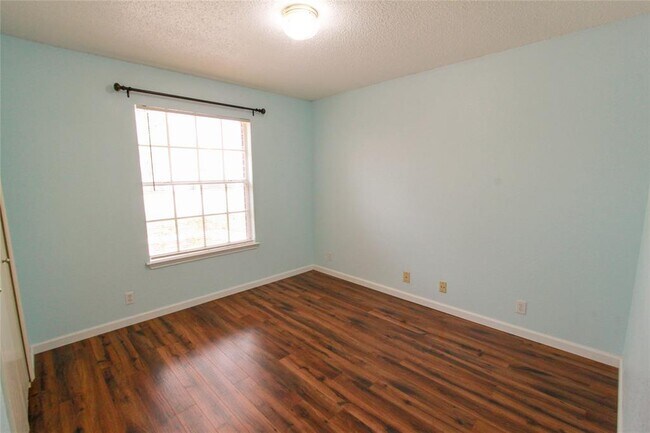 Building Photo - 9705 Dalewood Dr