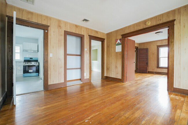 Building Photo - 519 3rd Ave