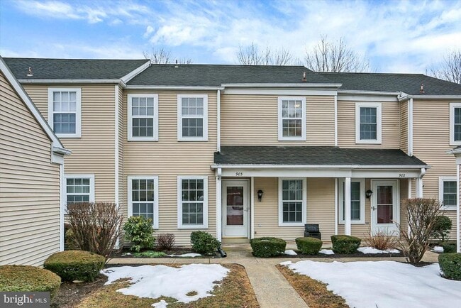 Building Photo - 903 Cambridge Ct