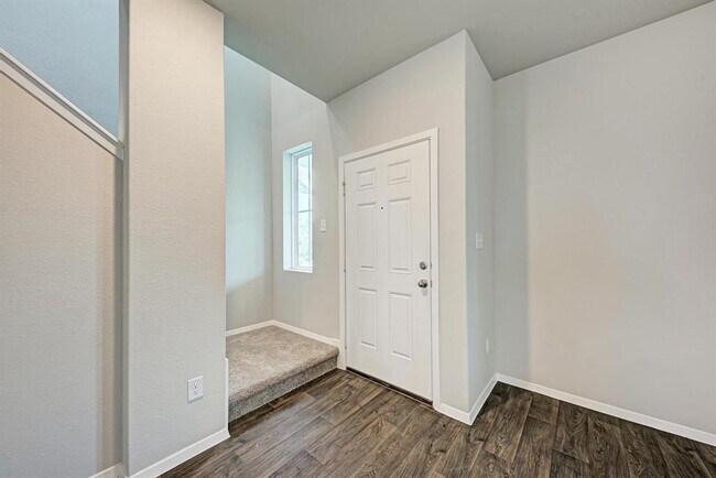 Building Photo - 158 Daylily Dr