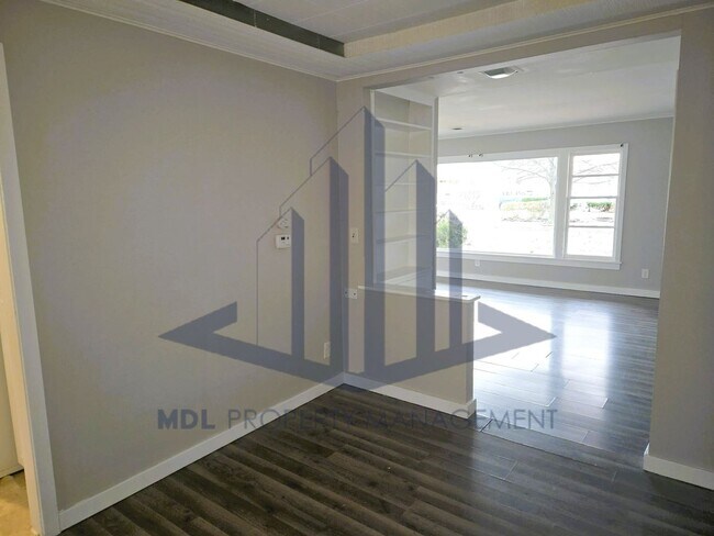 Building Photo - Gorgeous and Cozy 3 bed in Saginaw, Available now!