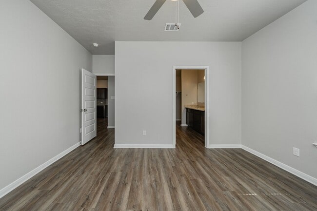 Building Photo - Where Style Meets Comfort: Elevate Your Li...