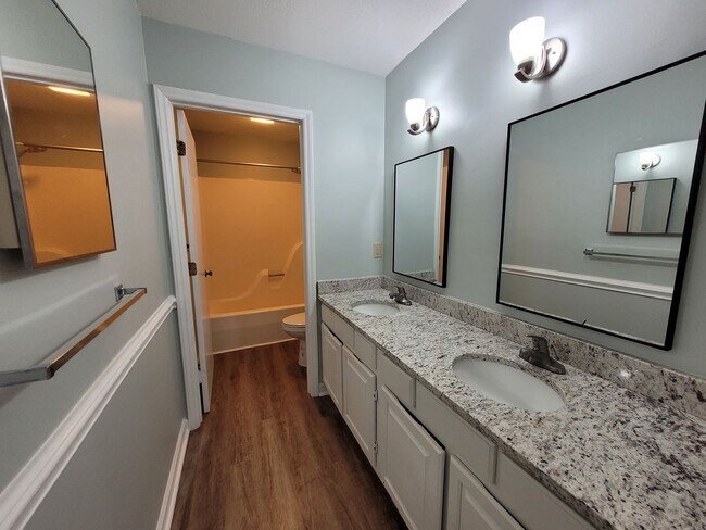 Building Photo - Charming 2 Bed/2 Bath Condo - Mallard Head Subdivision - Spacious Deck - Fireplace - Community Pool