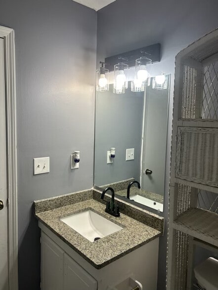 Building Photo - 789 Barnes Mill Trce