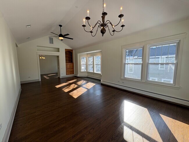 Building Photo - 416 N Grove Ave