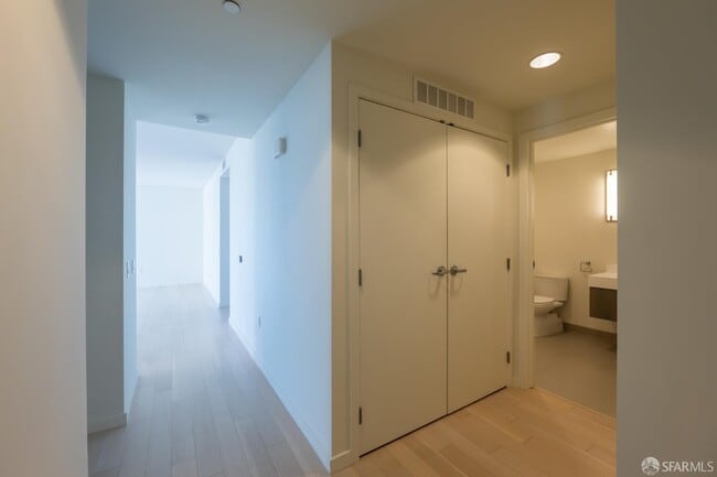 Building Photo - 52 Innes Ct