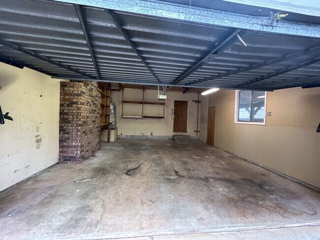 Building Photo - 737 Estate St