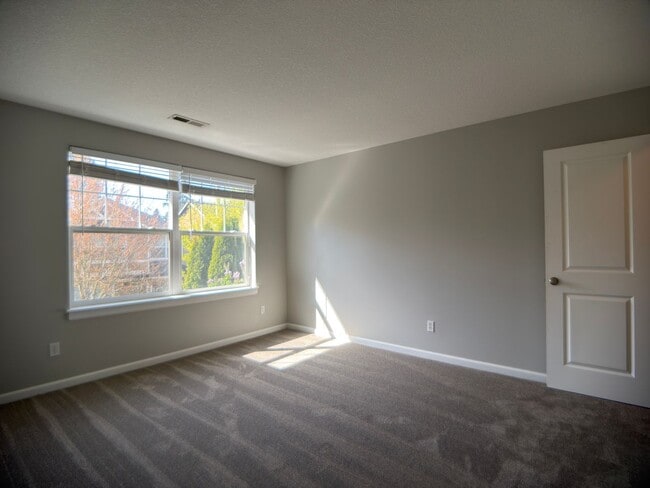 Building Photo - 3608 NE 42nd St