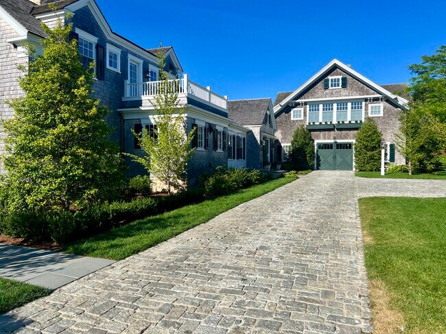 Building Photo - 3 Field Club Ln