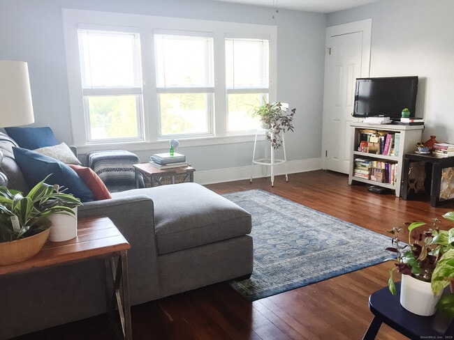 Building Photo - 46 Riverside Dr