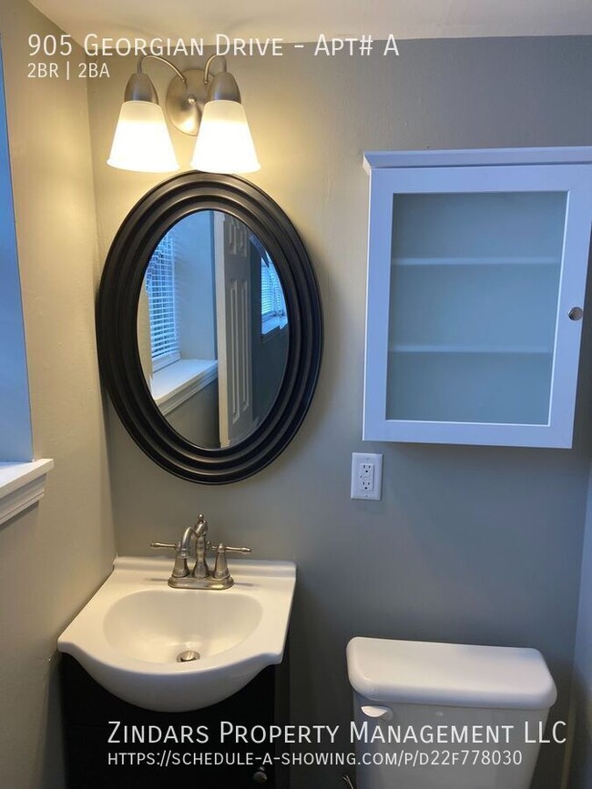 Building Photo - Newly Remodeled two bedroom 1.5 bath suite...