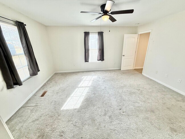 Building Photo - **4bed near MIL base- GRANITE/STAINLESS STEEL Appliances~ Roomates welcome!