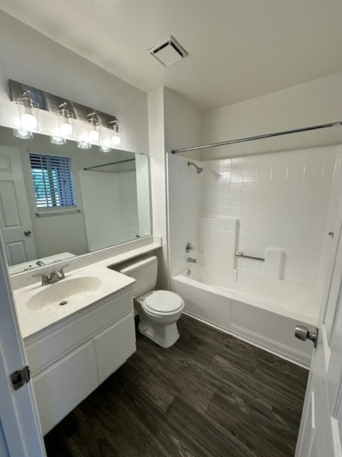Upstair bedroom's bathroom - 764 W Phillips St