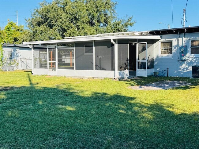 Building Photo - 7024 Moderna Way