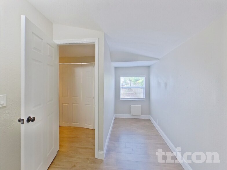 Building Photo - 3250 Prescott St N