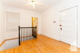 Building Photo - 4 bedroom in Chicago IL 60613