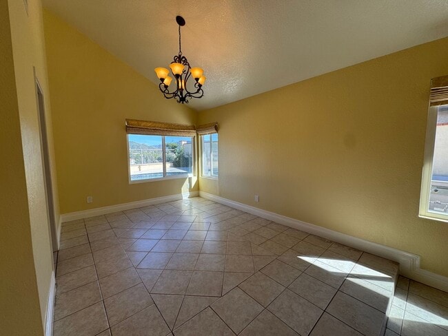 Building Photo - 4 Bedroom house with pool and amazing views