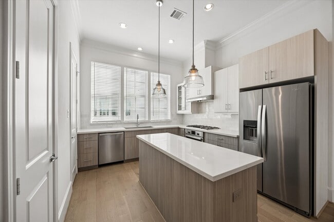 Building Photo - 3407 Timbergrove Oaks St