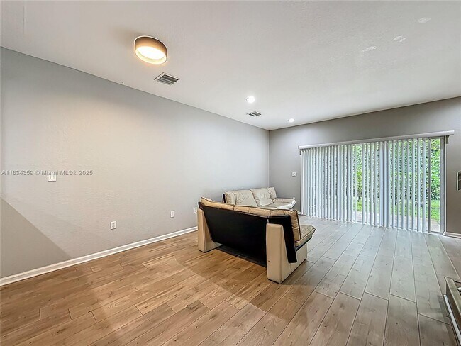 Building Photo - 2505 NW 31st Ct