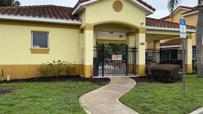Building Photo - 203 Madison Cir