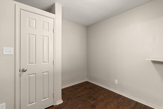 Building Photo - 2800 Vail Ave SE, Albuquerque, NM 87106, USA