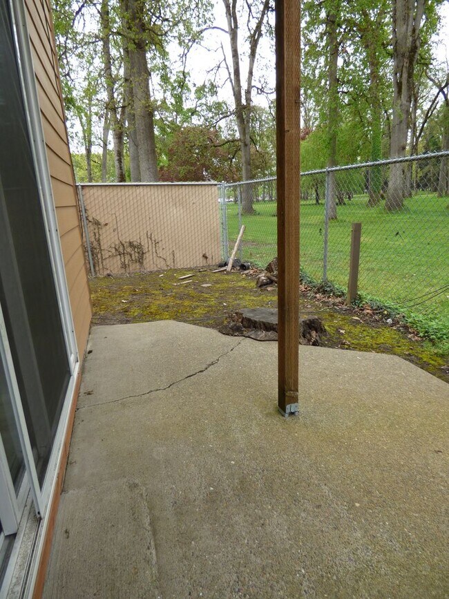 Building Photo - Lancaster Townhomes
