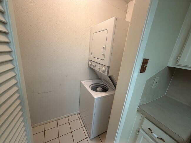 Building Photo - 14777 Wunderlich Dr