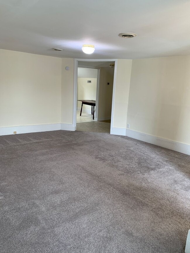 Building Photo - Studio Apartment on 2nd Floor of House Ava...