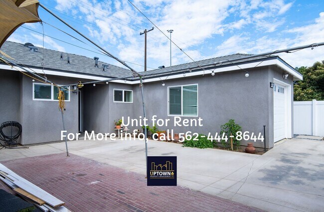 Building Photo - House - 2 Bedrooms / 2 Baths / Commerce